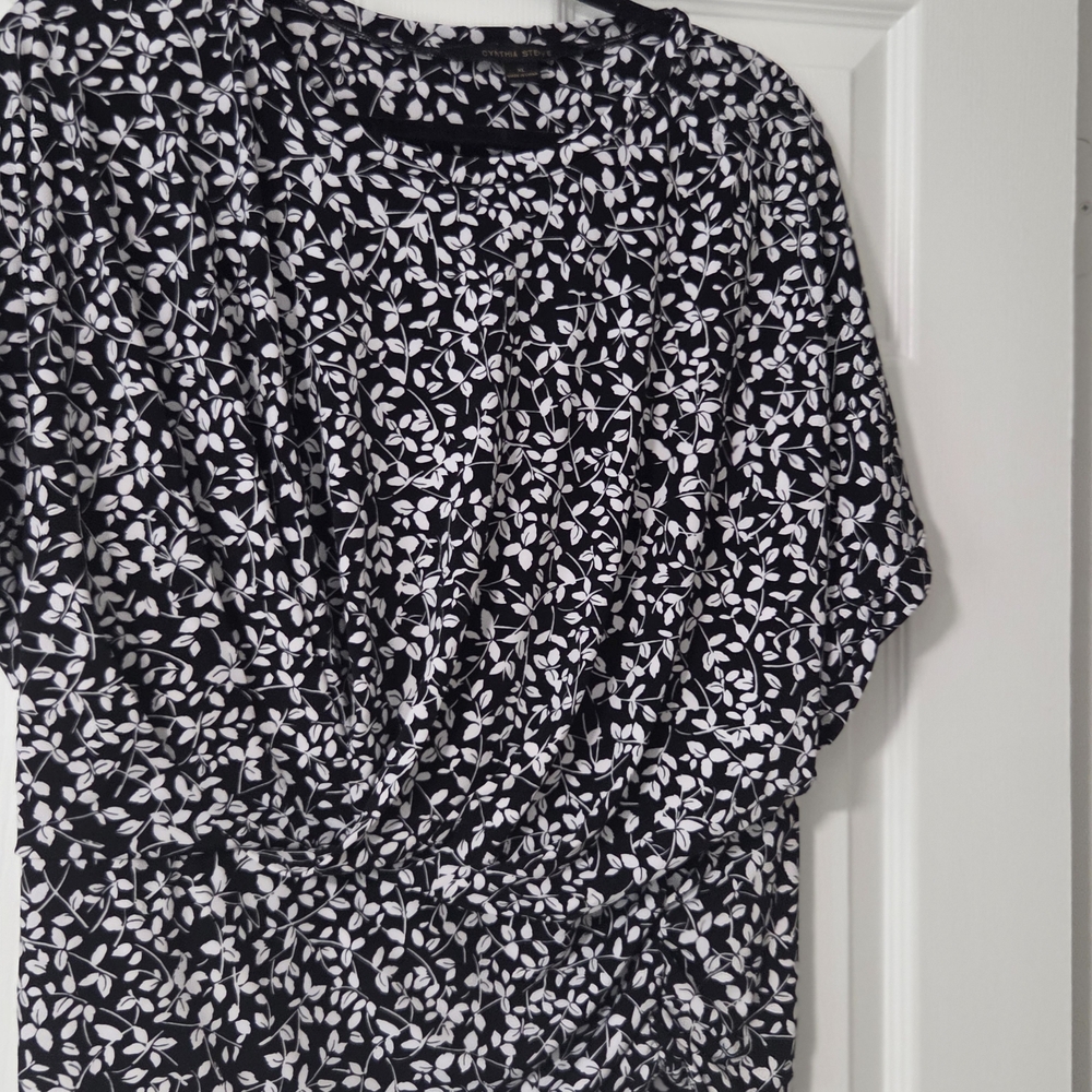 Cynthia Steffe Monochrome Leaf Pattern Blouse - image 1